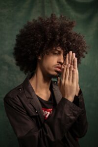 抜け毛が増えた男性の口コミは本当に役立つ？